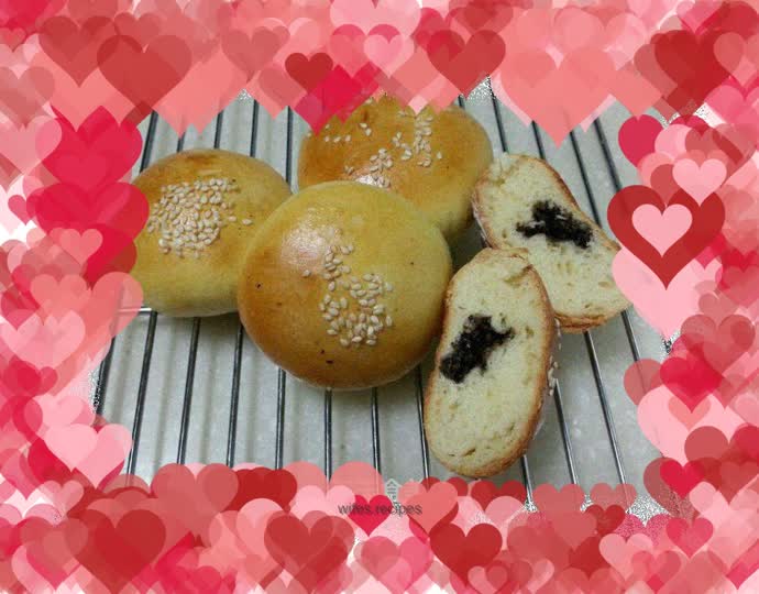 Lazy version of peanut and sesame filling milk pancake