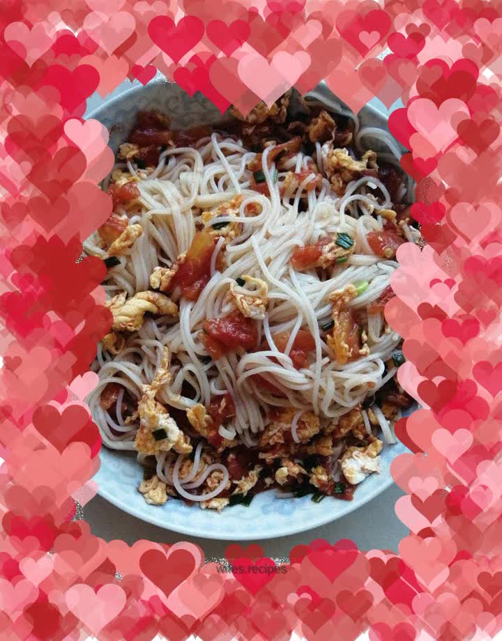 Tomato and egg mixed with rice noodles