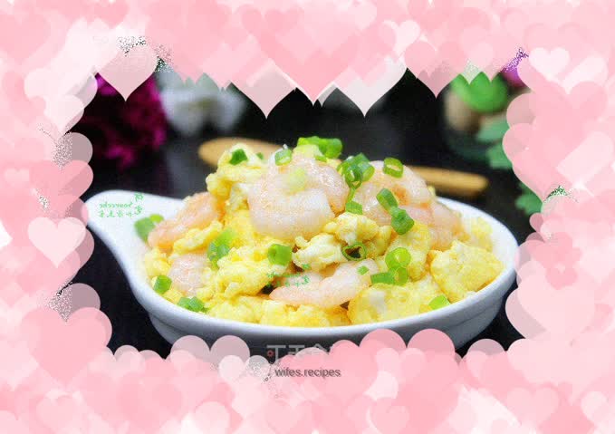 Scrambled eggs with shrimps