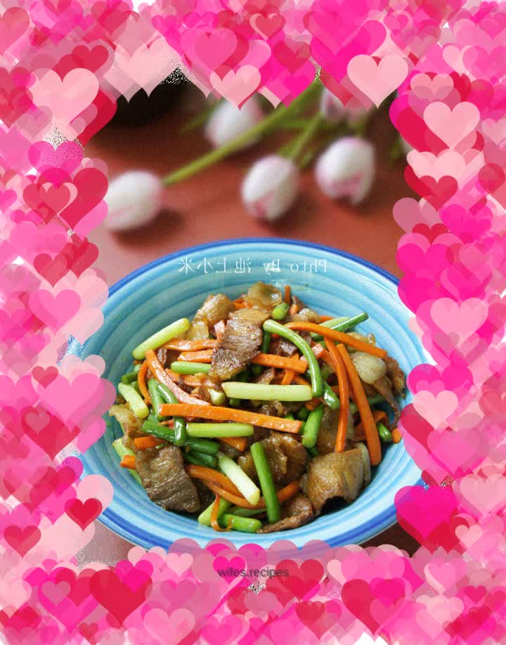 Stir-fried pork slices with carrots and garlic