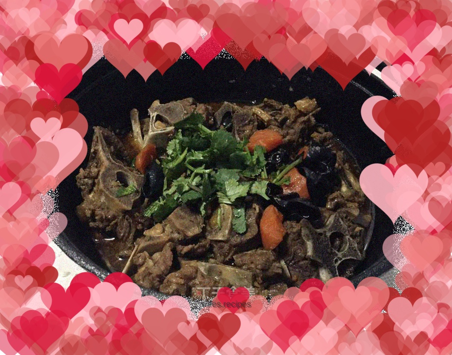 Sauce-flavored lamb and scorpion