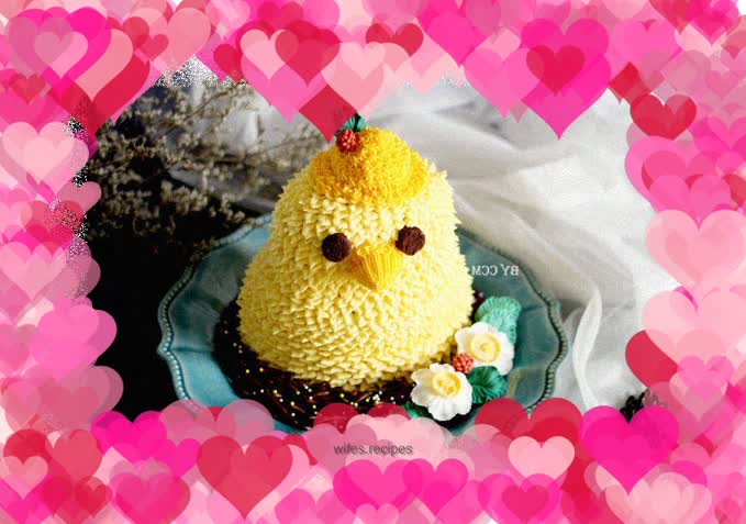 Three-dimensional chick decorated cake
