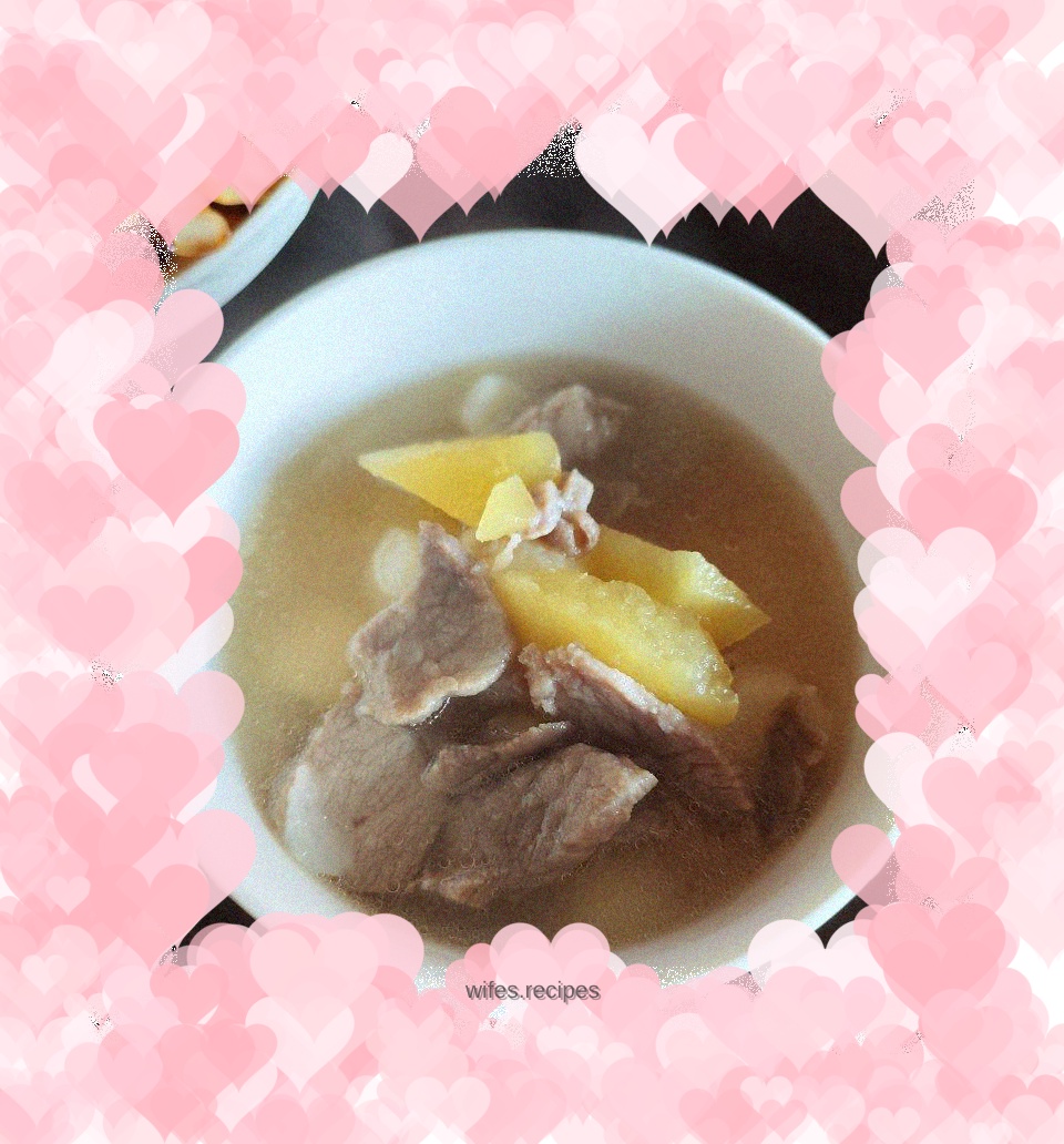 Water chestnut and apple meat slices soup