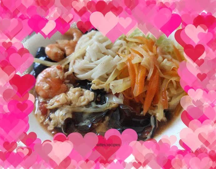 Braised noodles with tomatoes and shrimps