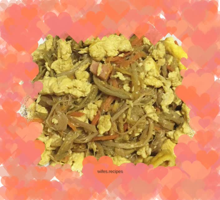 Fried duck eggs with day lily