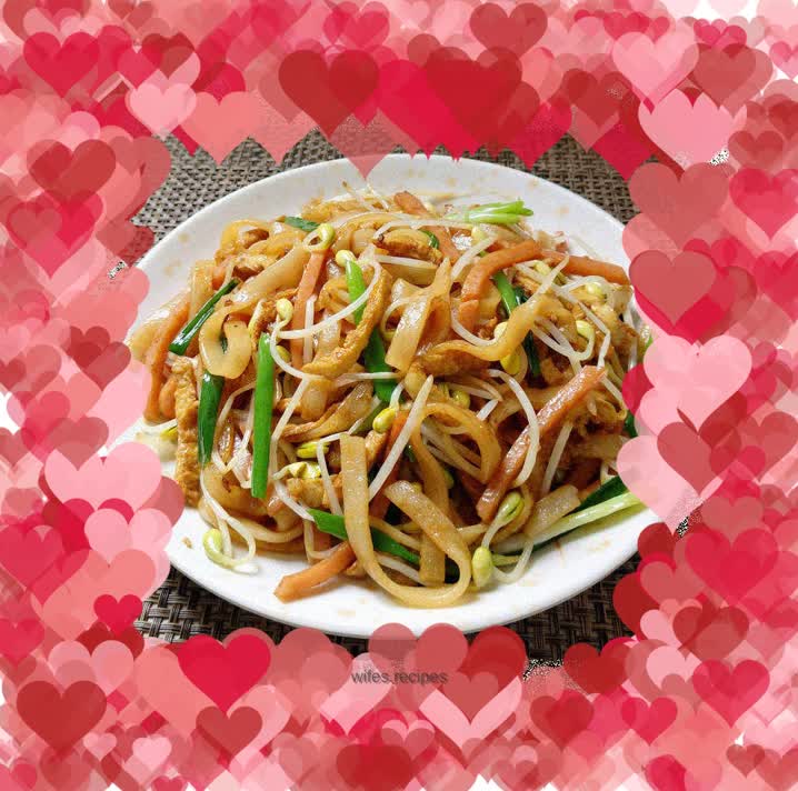 Cantonese style dry fried rice noodles