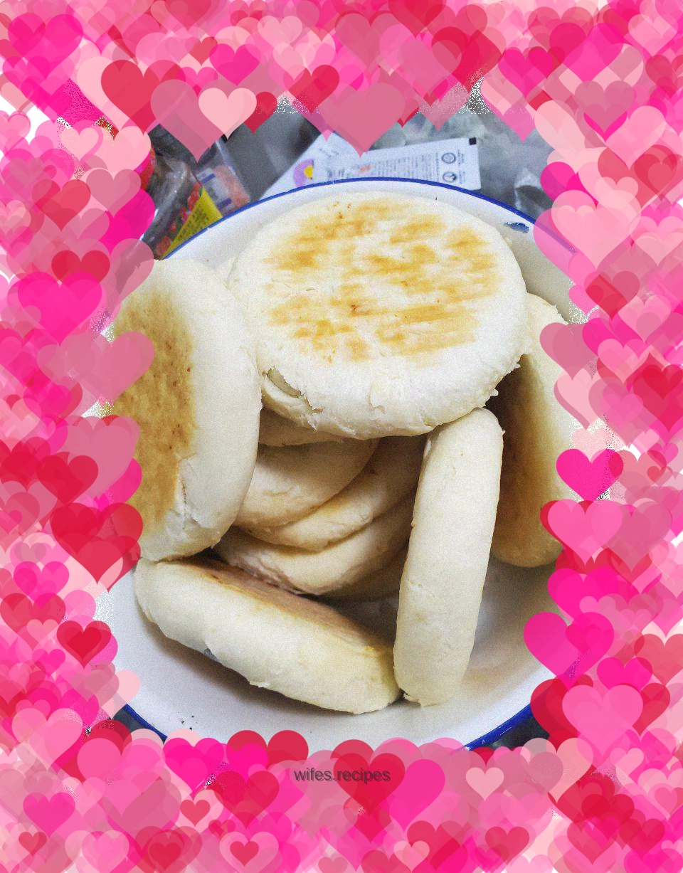 Four-praline shortbread, brown sugar cake