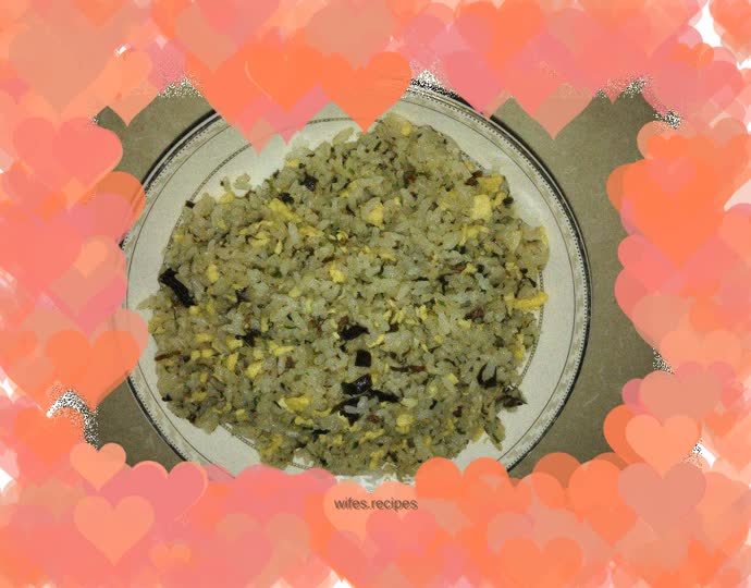 Fried rice with olives, vegetables and eggs