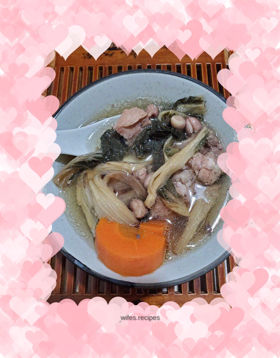 Dried pork bones and vegetables