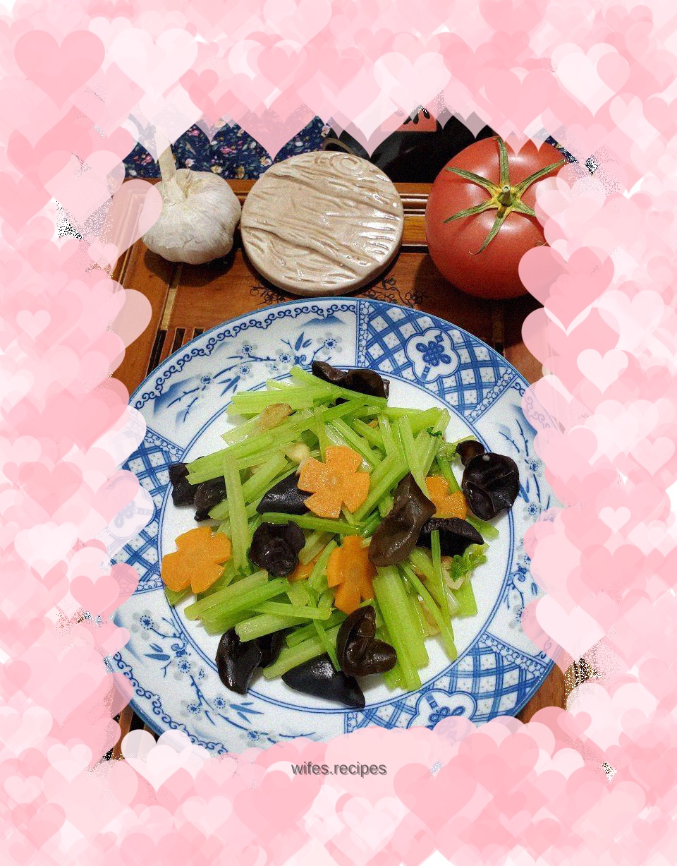 Stir-fried black fungus with celery