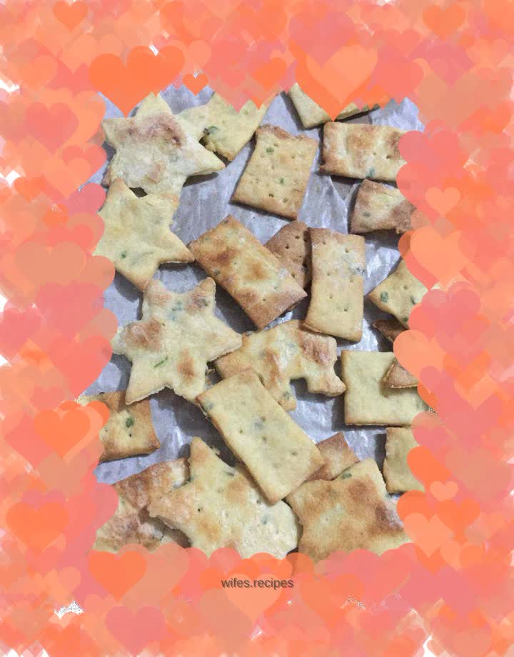 Green onion soda crackers