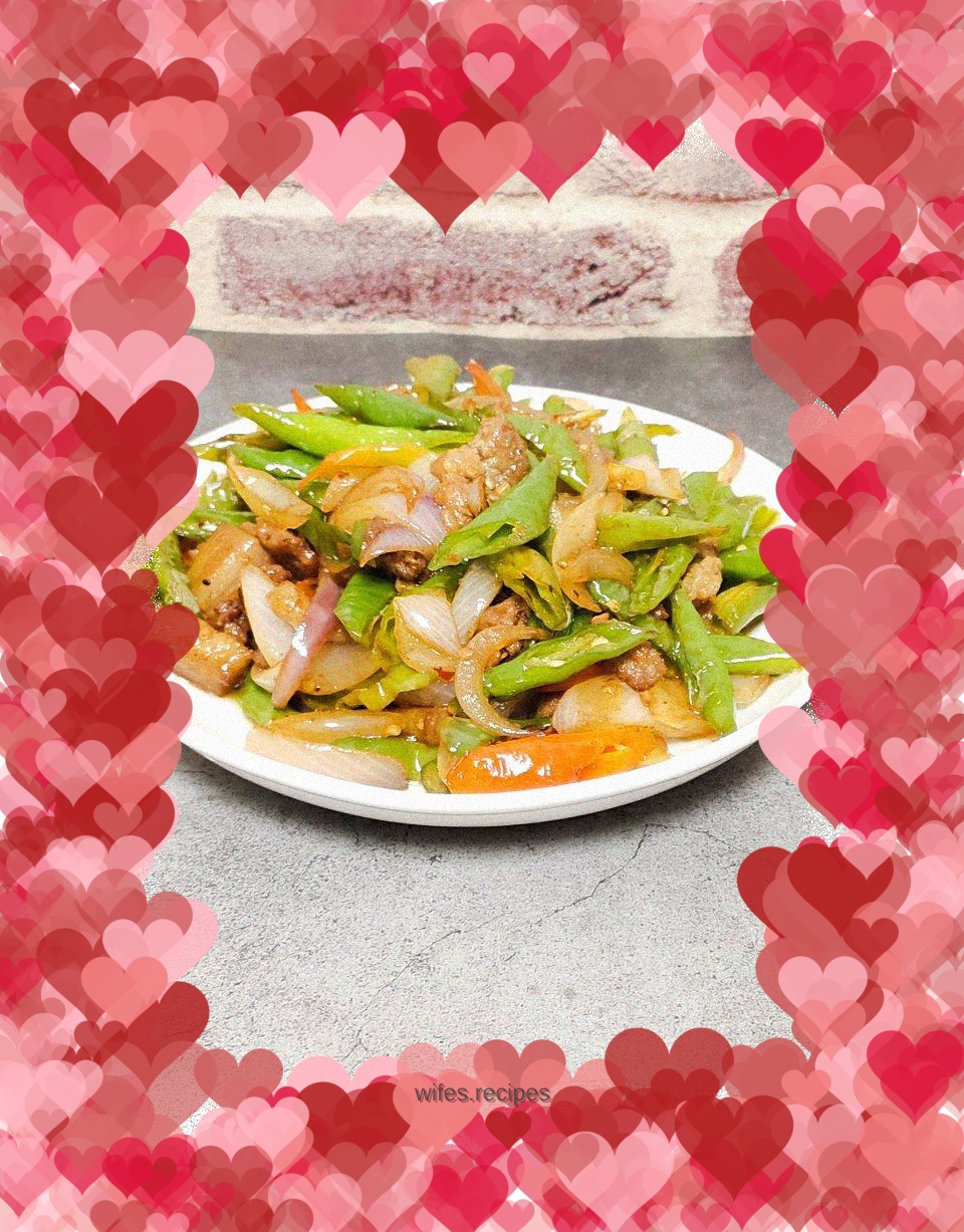 Stir-fried green pepper and onion slices