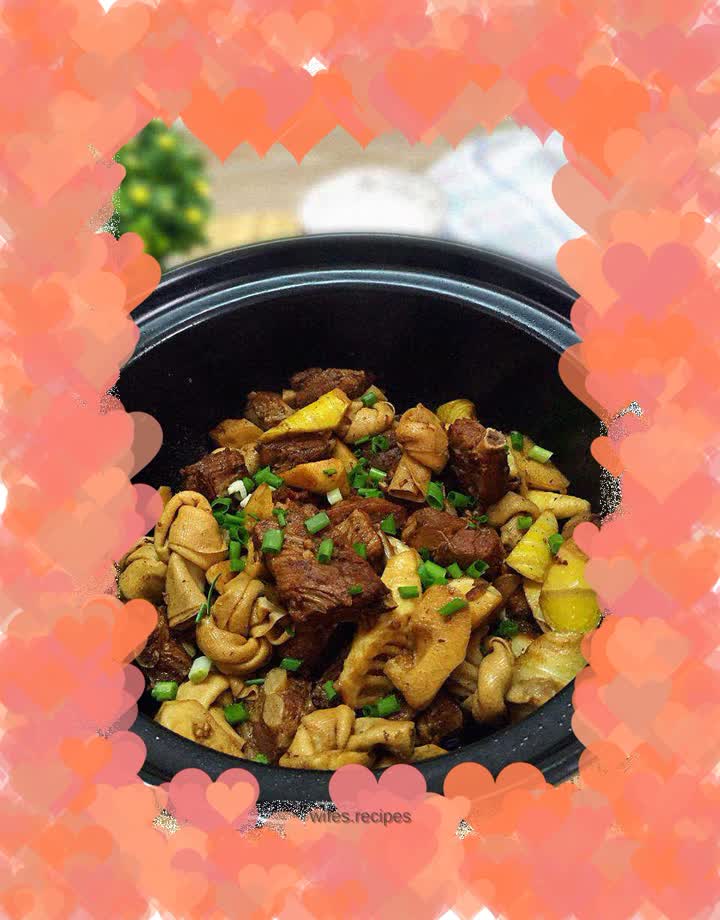 Braised pork ribs with spring bamboo shoots and louver leaves