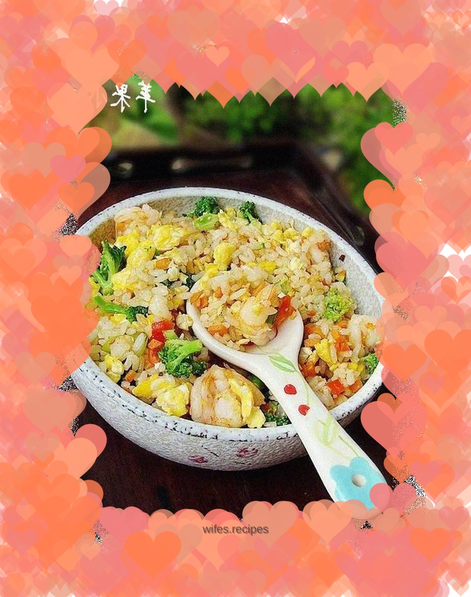 Fried rice with broccoli, shrimp, balls and eggs