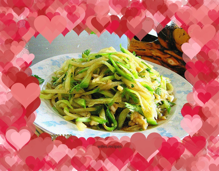 Garlic salad with shredded radish