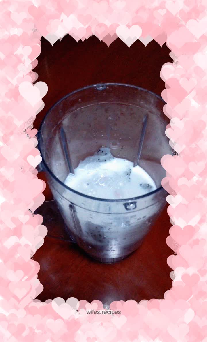 Banana and Dragon Fruit Smoothie