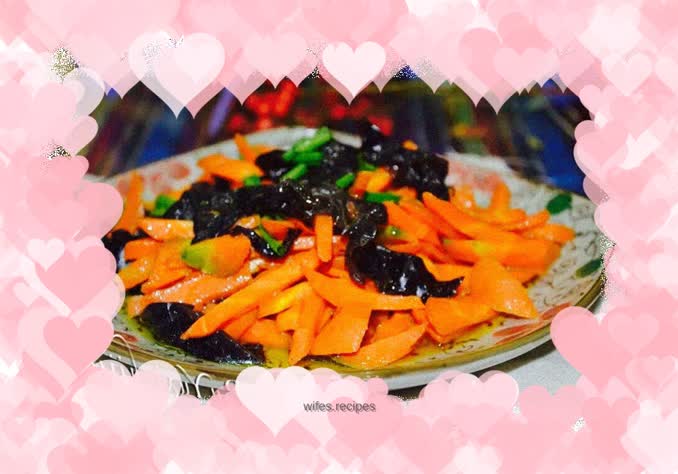 Stir-fried black fungus with carrots