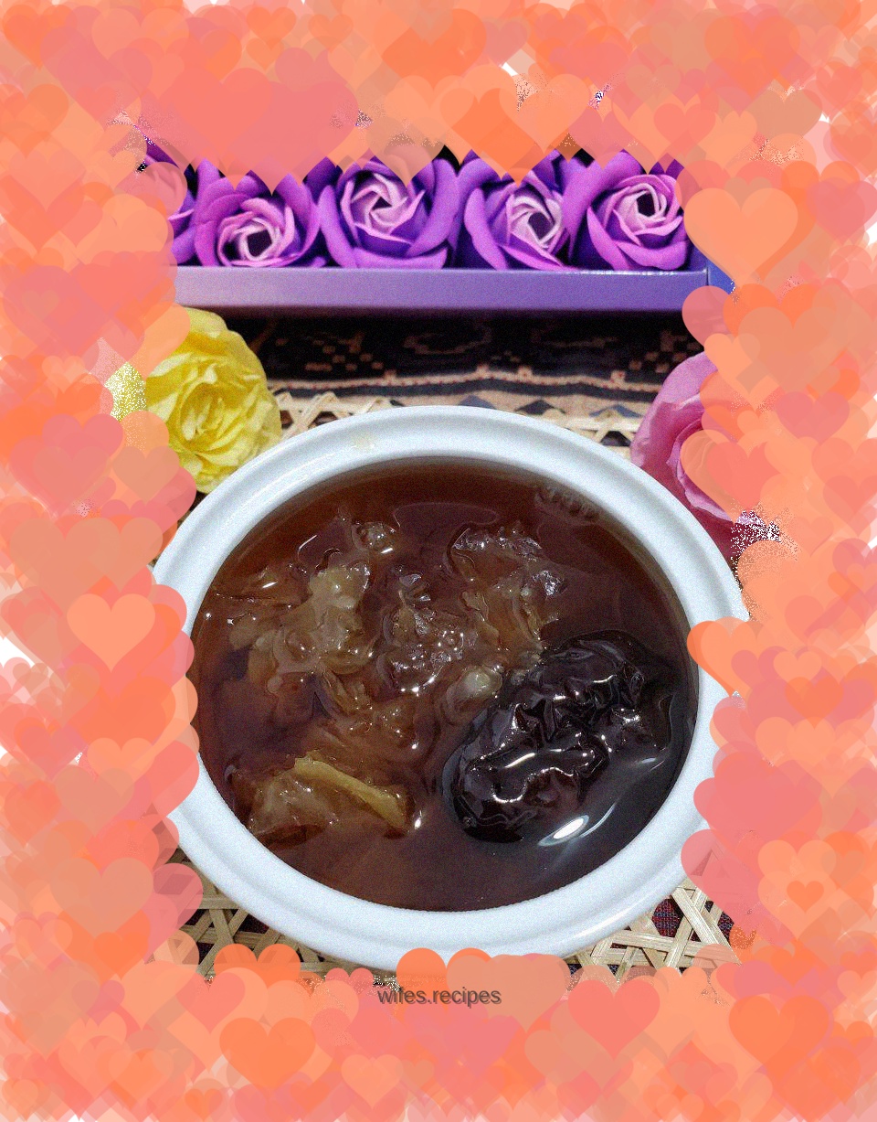 Brown sugar stewed red dates and white fungus