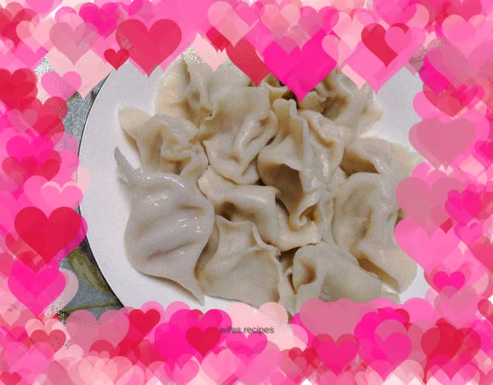 Dumplings stuffed with pork and green pepper in thick soup