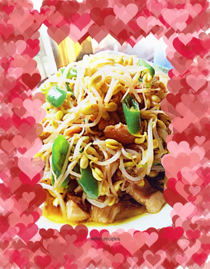 Stir-fried bean sprouts with diced chicken