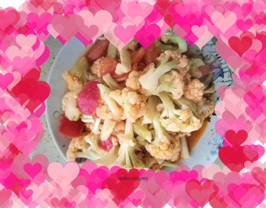 Stir-fried cauliflower with tomatoes