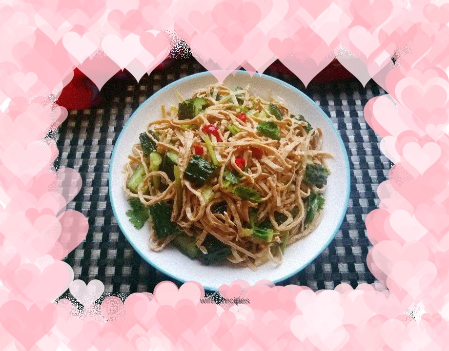 Shredded tofu mixed with millet, pepper and cucumber