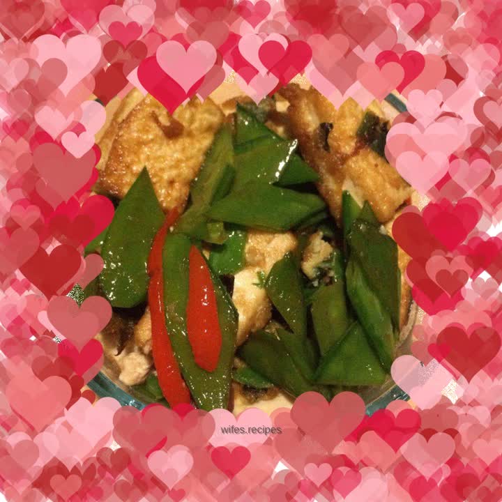 Fried leeks, tofu and fried snow pea sausage