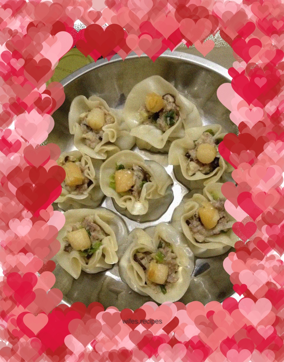 Scallops, mushrooms, shrimps and rice