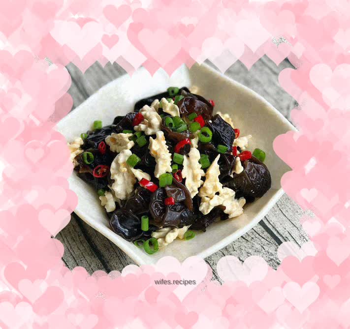 Peach kernels mixed with fungus