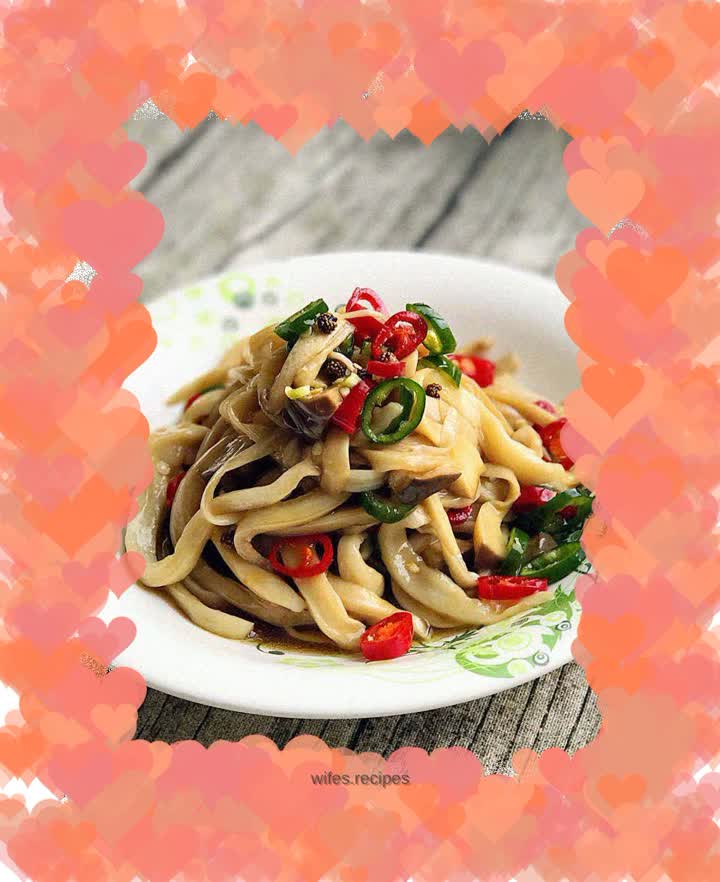 Shredded king oyster mushrooms with fresh pepper