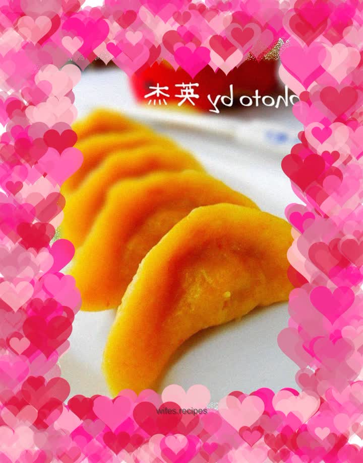 Golden steamed dumplings