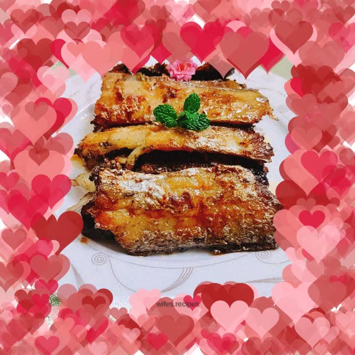 Hairtail fish in tomato sauce