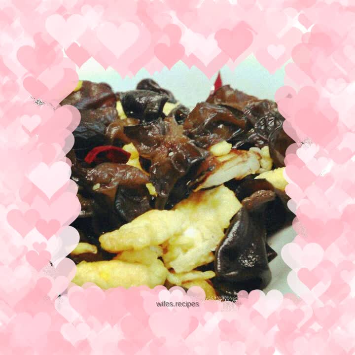 Crispy scrambled eggs with fungus