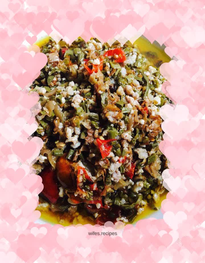 Stir-fried minced pork with pickled beans and noodles