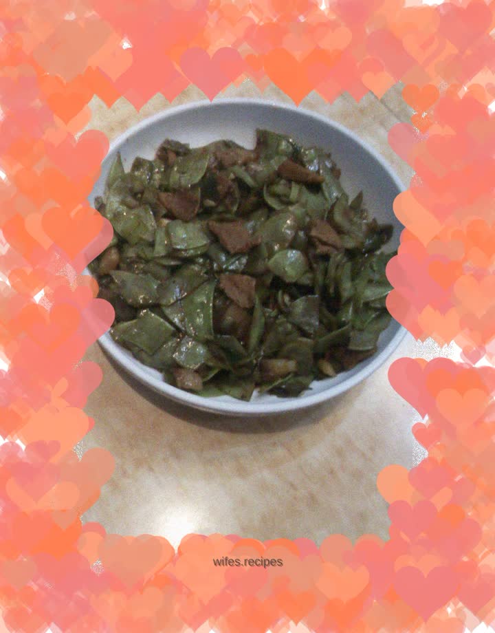 Fried pork slices with plums and beans