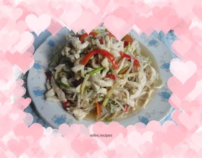 Stir-fried shredded chicken with mung bean sprouts