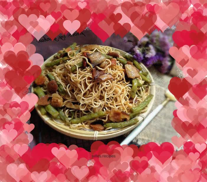 Braised noodles with beans and meat