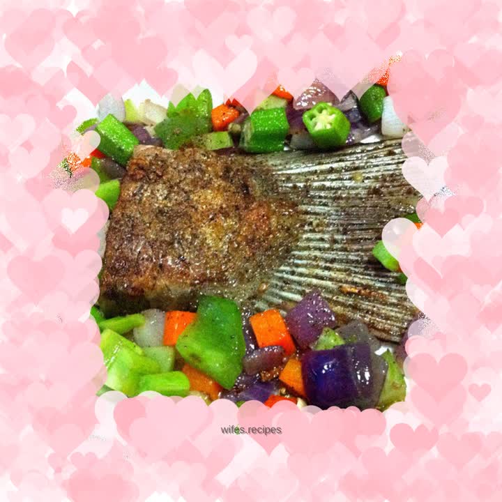 Braised fish tail with colorful vegetables