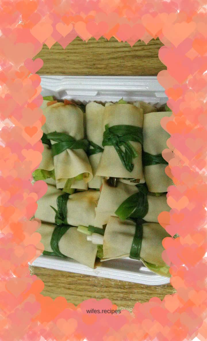 Vegetable rolls with tofu skin