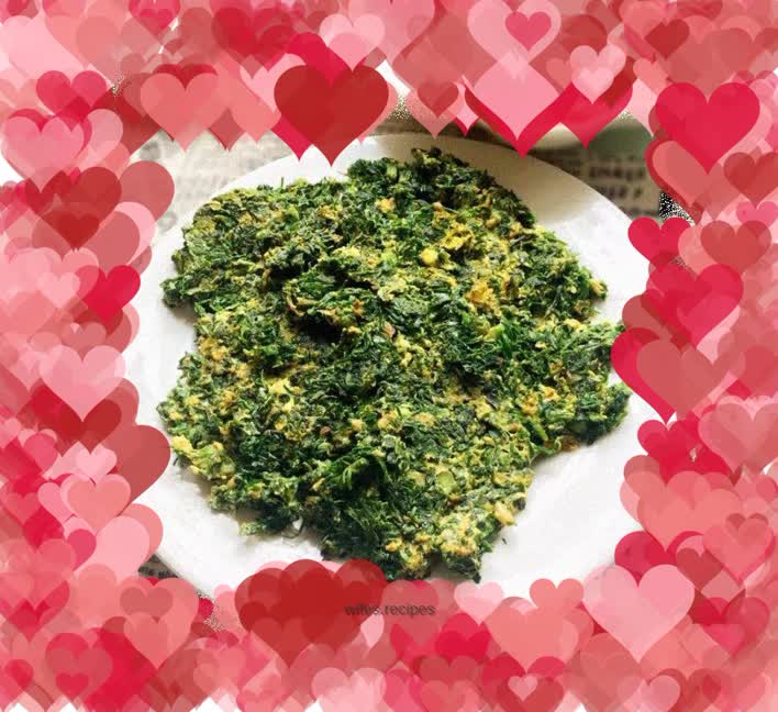 Fried eggs with shepherd's purse