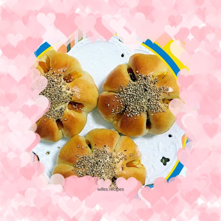 Egg yolk pumpkin puree flower bread