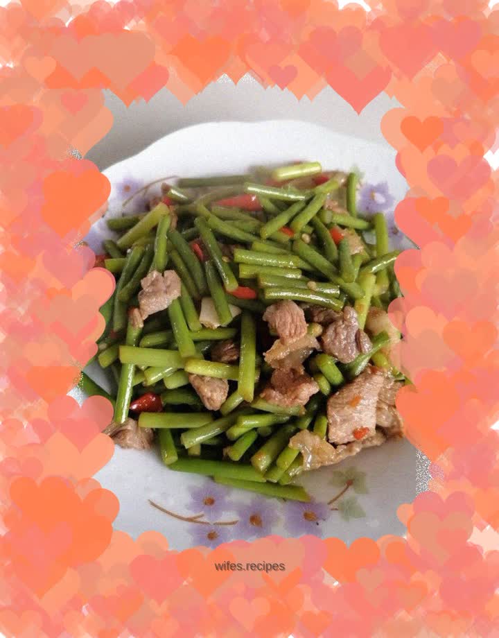 Stir-fried pork with garlic