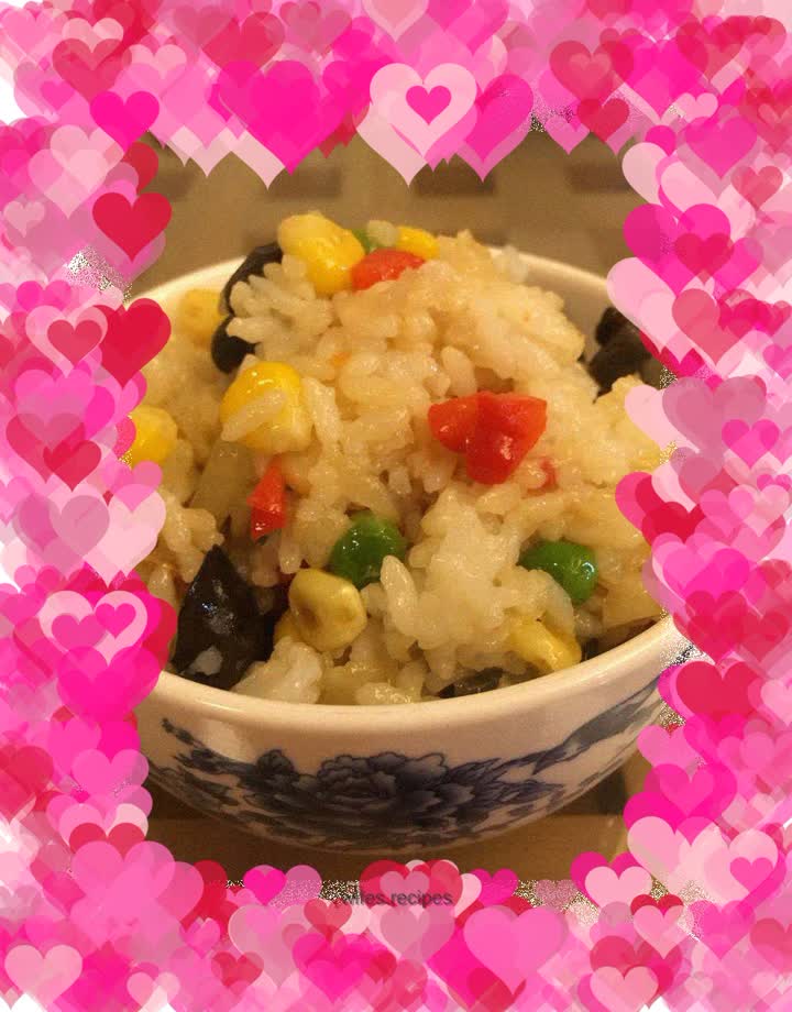 Fried rice with green beans, corn and fungus