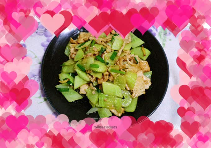 Stir-fried chicken breast with cucumber