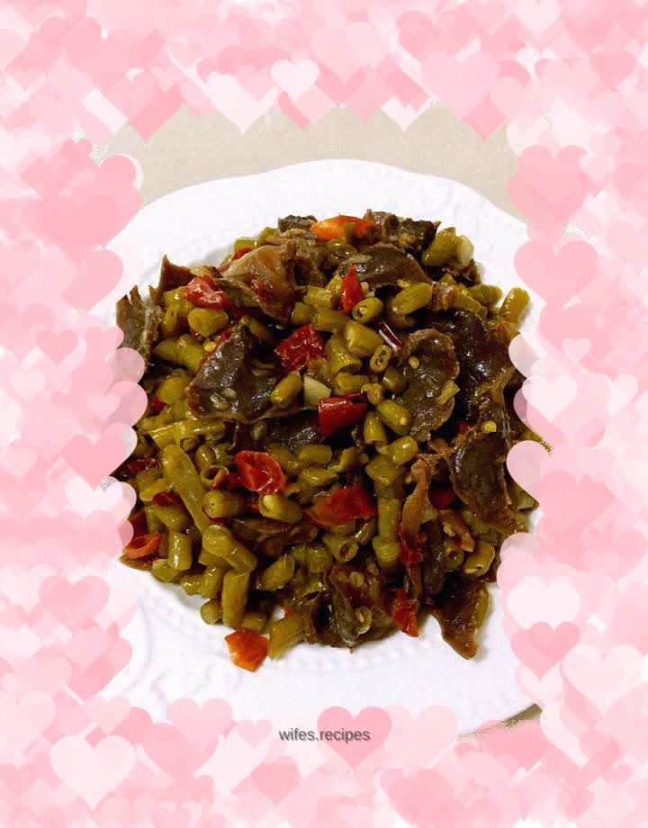 Stir-fried duck gizzards with sour cowpeas