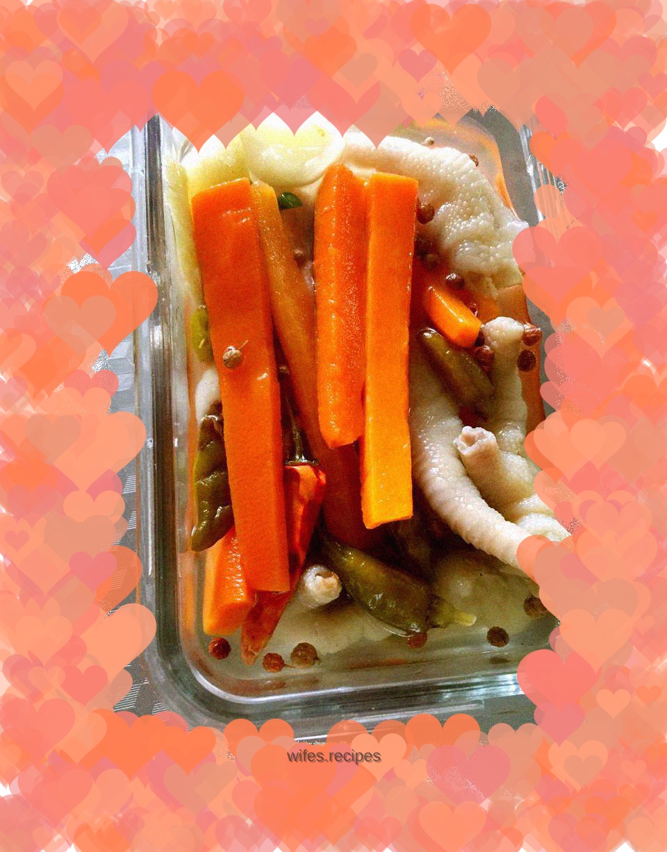 Pickled pepper chicken feet