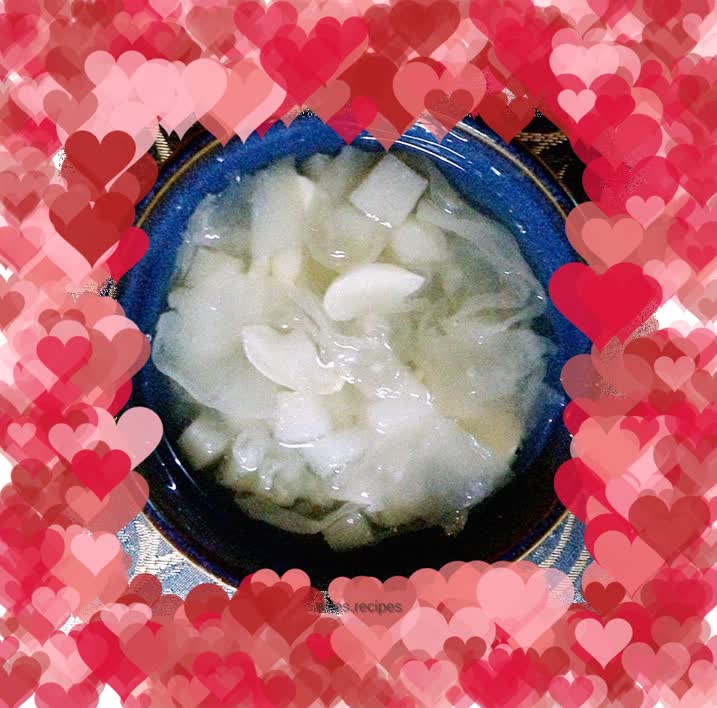 Tremella lily and pear soup