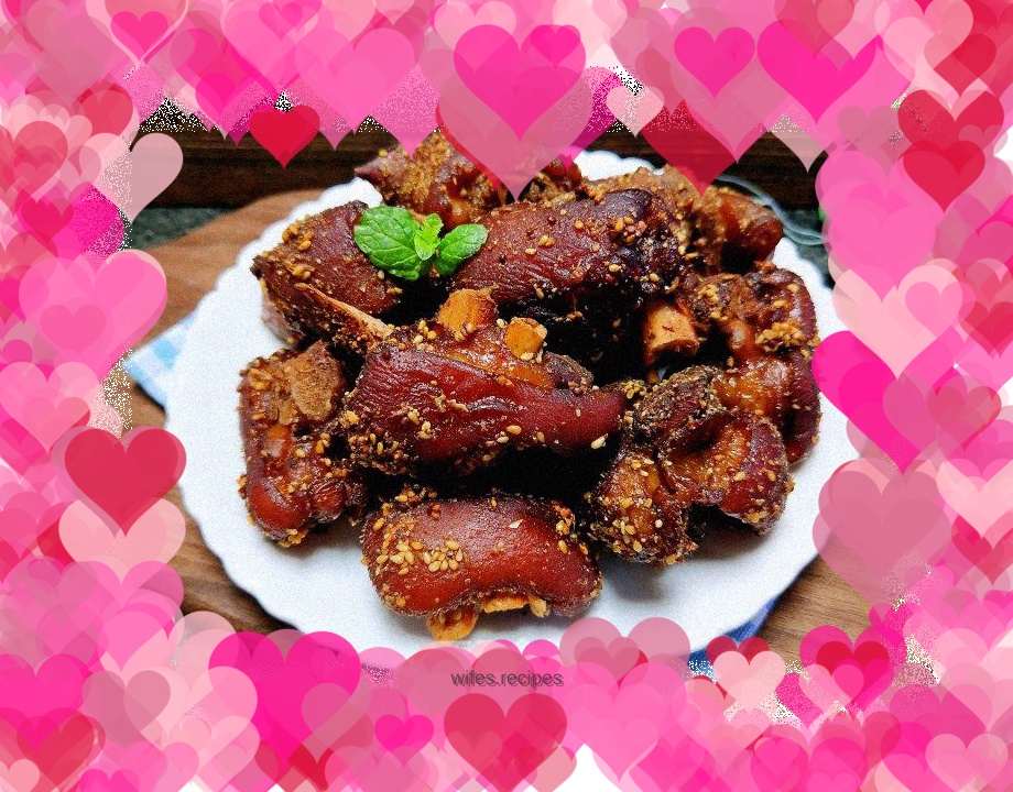 Spicy roasted pork trotters