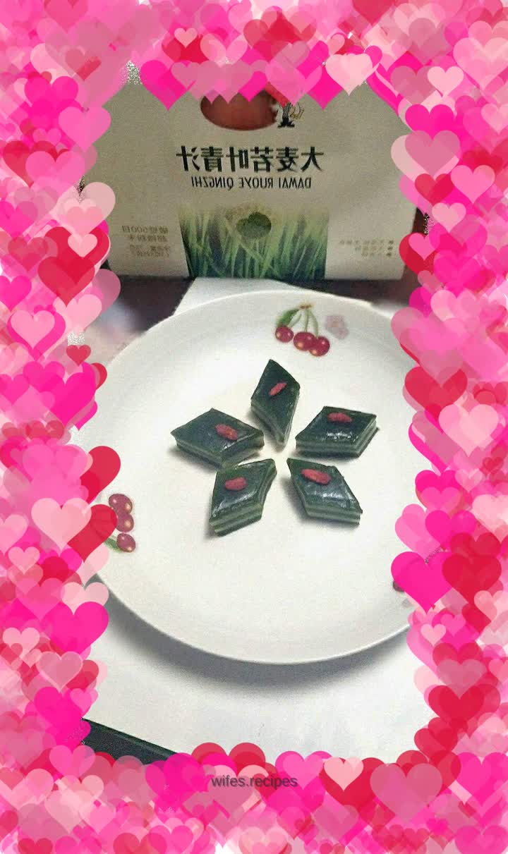 Q-flavorful and refreshing—water chestnut cake with green sauce