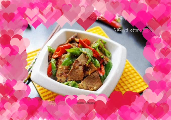 Stir-fried beef with double peppers